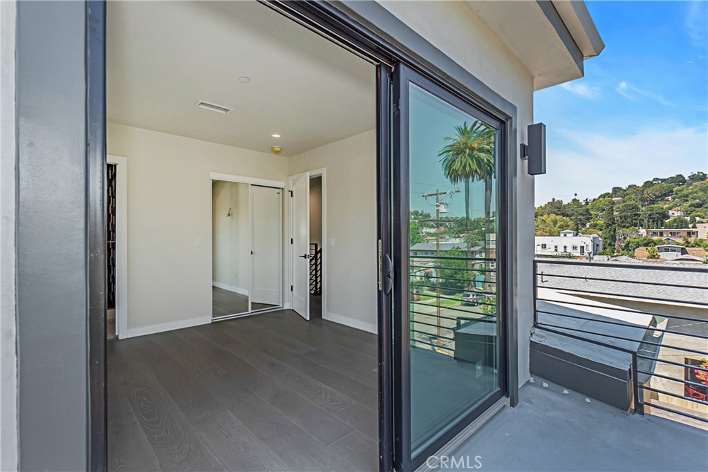 1205 Manzanita Street