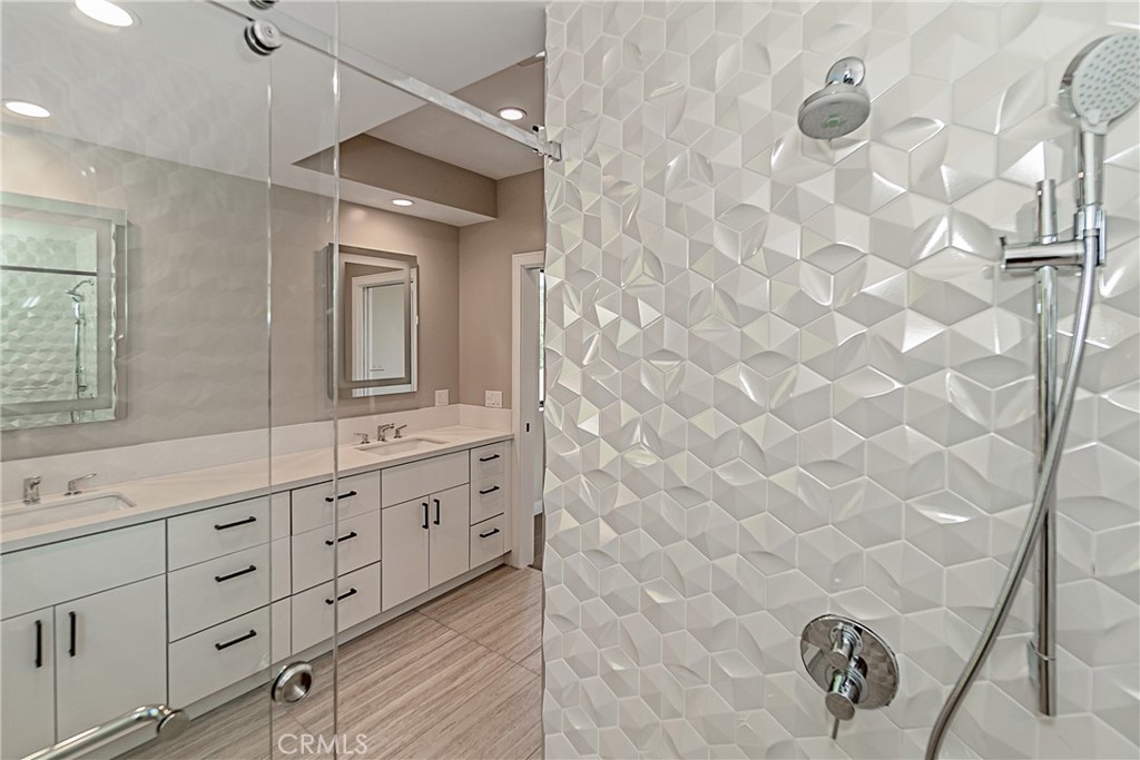 1205 Manzanita Street