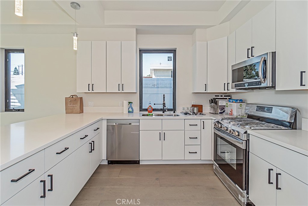 1205 Manzanita Street