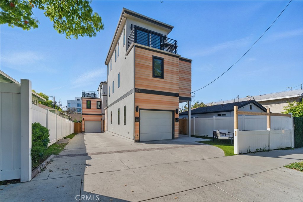 1205 Manzanita Street