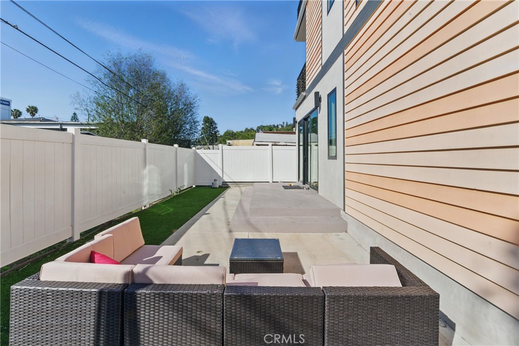 1205 Manzanita Street