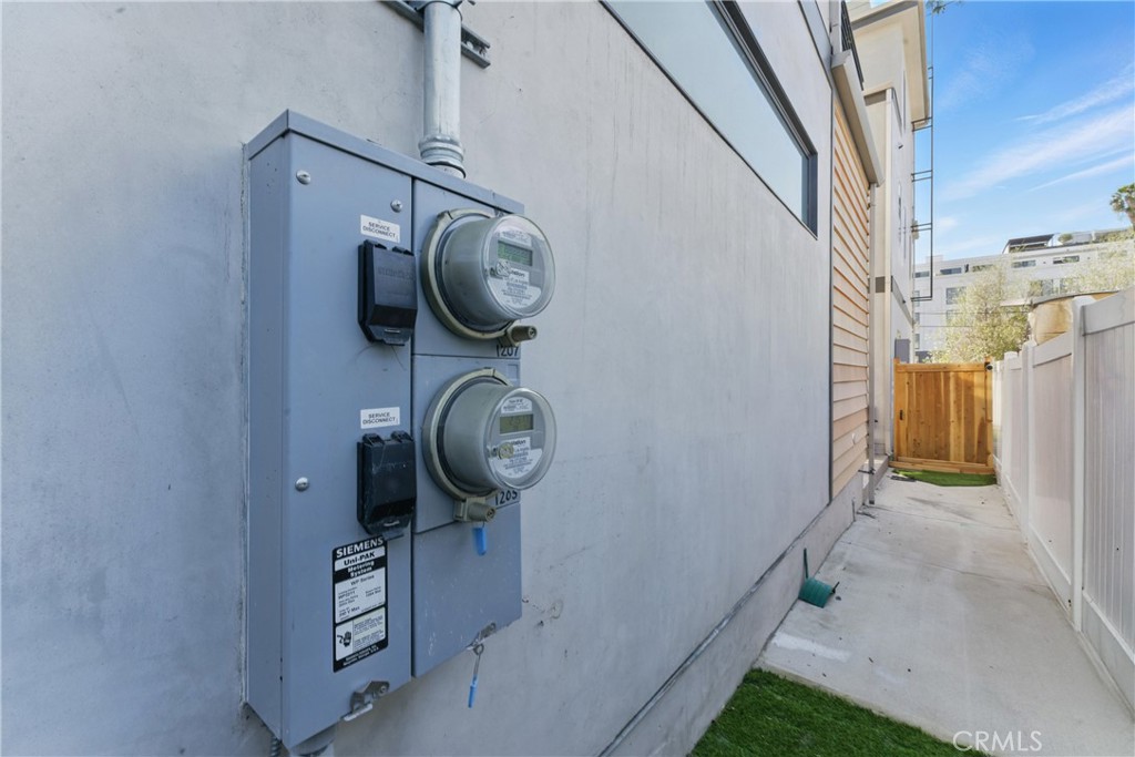 1205 Manzanita Street