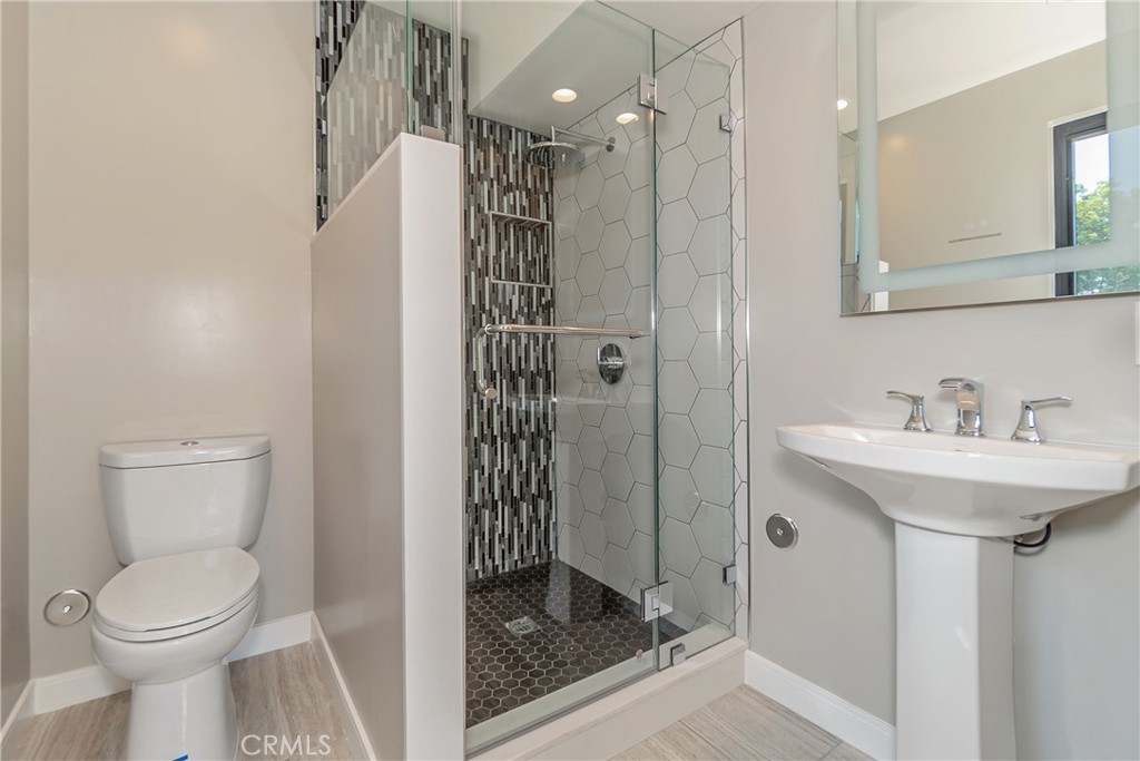 1205 Manzanita Street