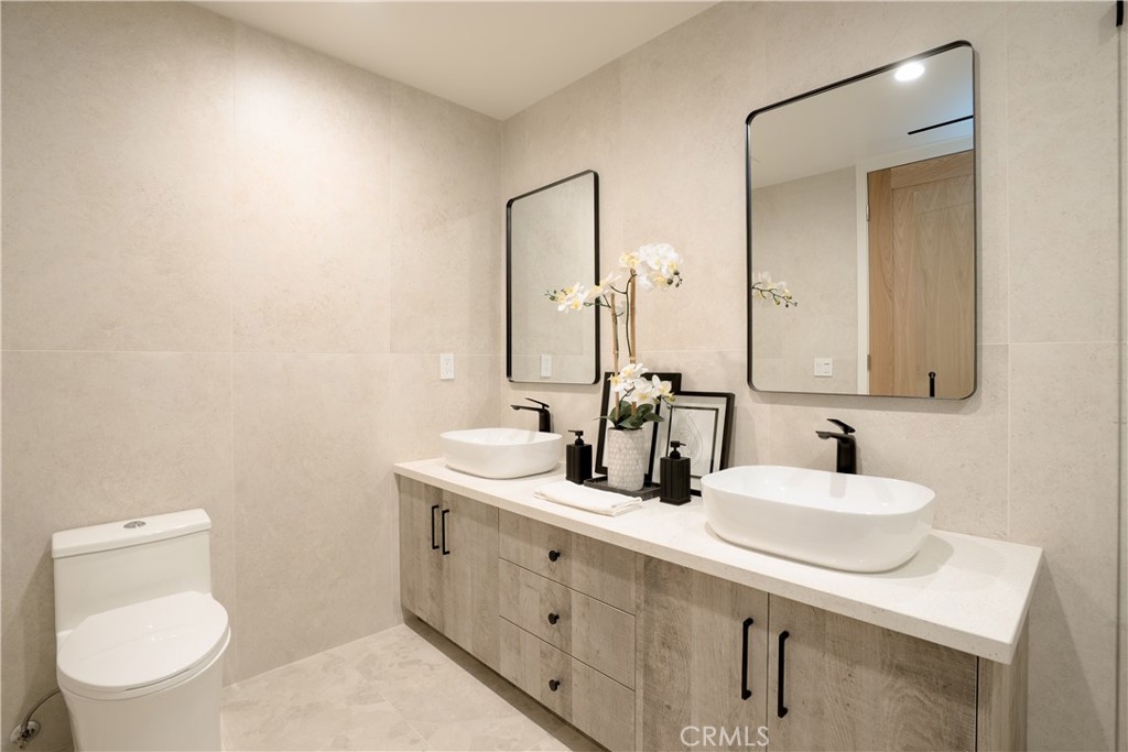 100 S Doheny Drive 1105