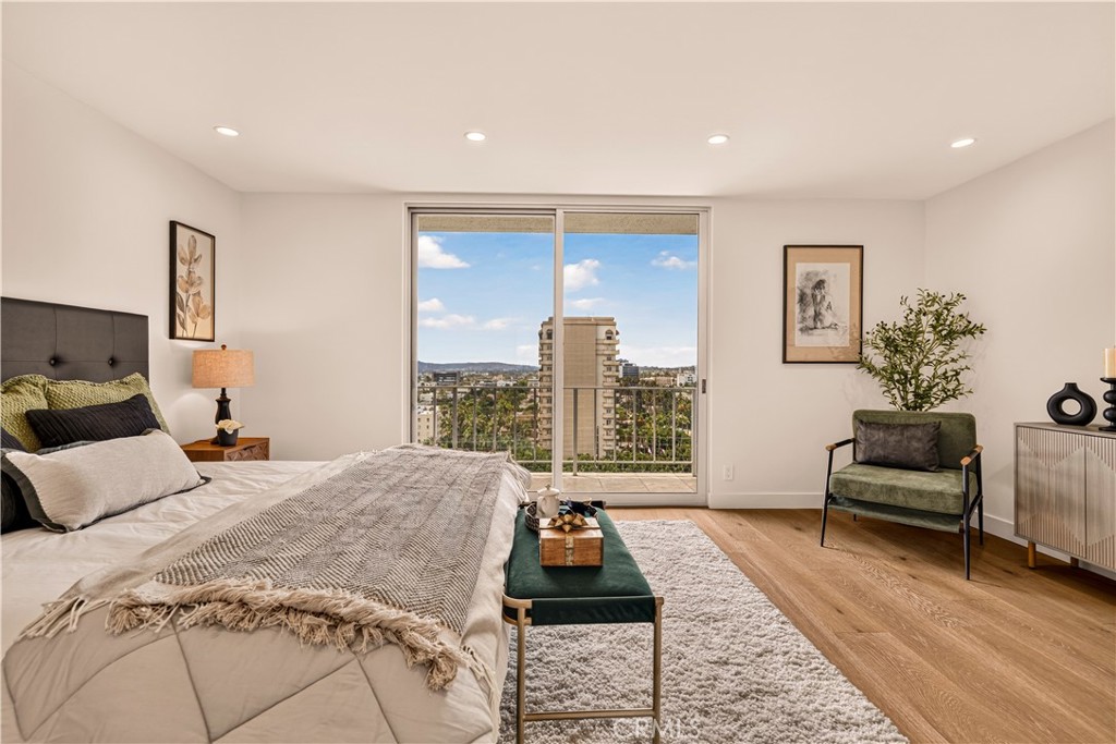 100 S Doheny Drive 1105