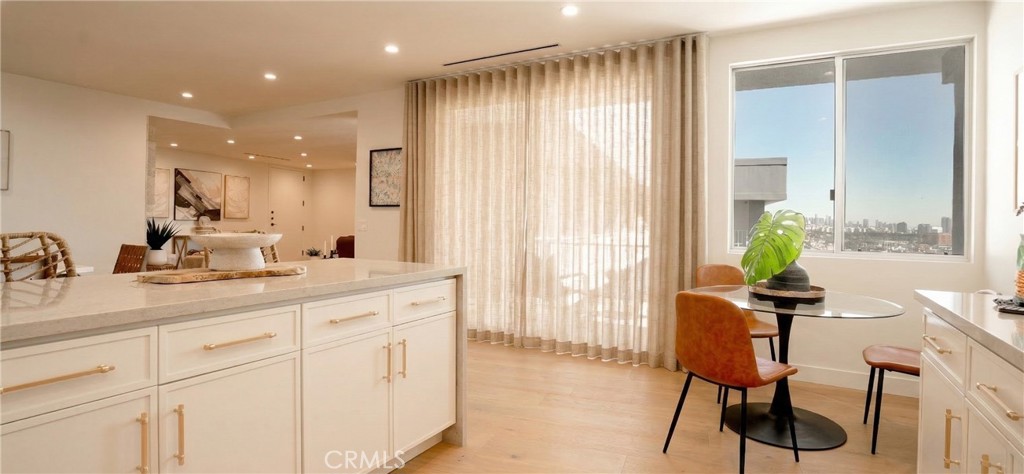 100 S Doheny Drive 1105