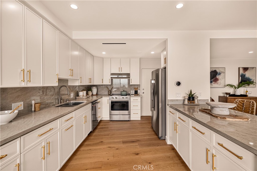 100 S Doheny Drive 1105
