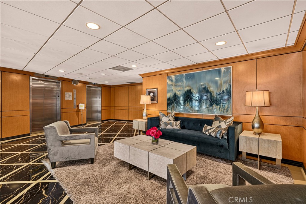 100 S Doheny Drive 1105