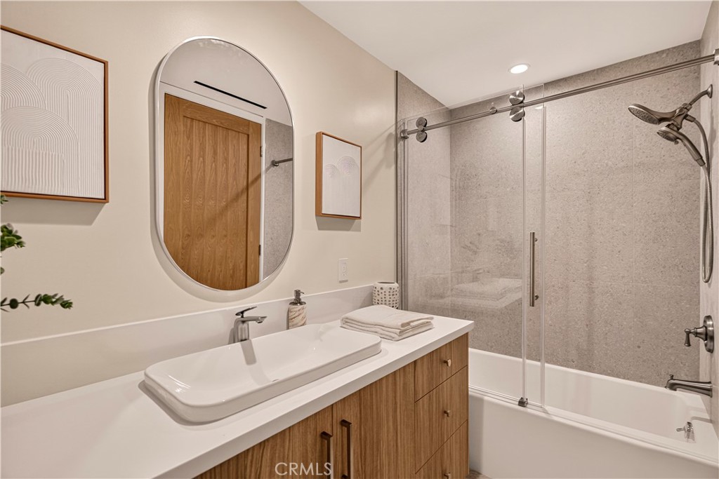 100 S Doheny Drive 1105