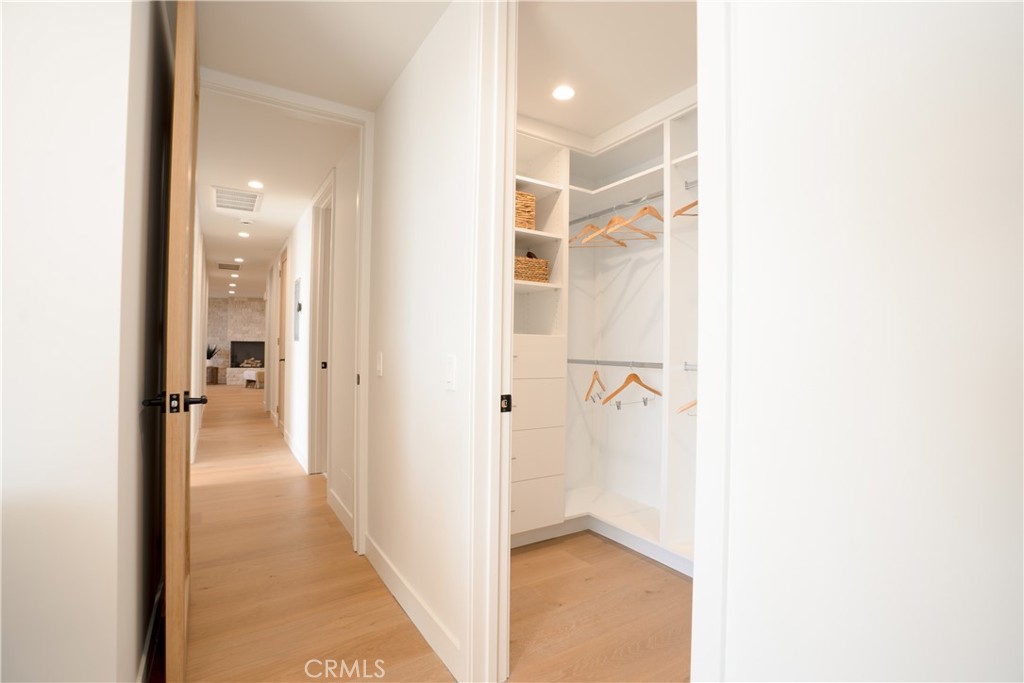 100 S Doheny Drive 1105