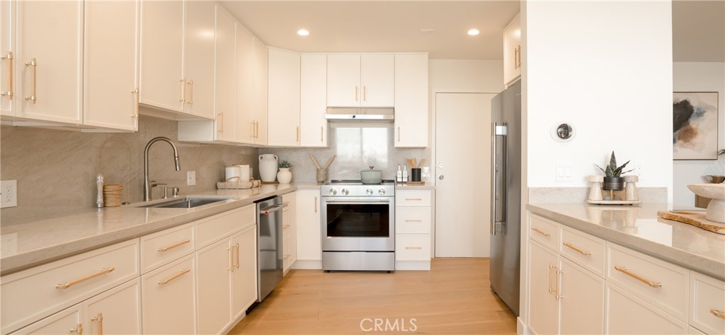 100 S Doheny Drive 1105