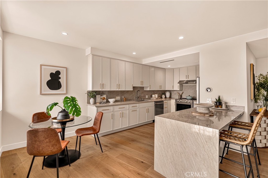 100 S Doheny Drive 1105