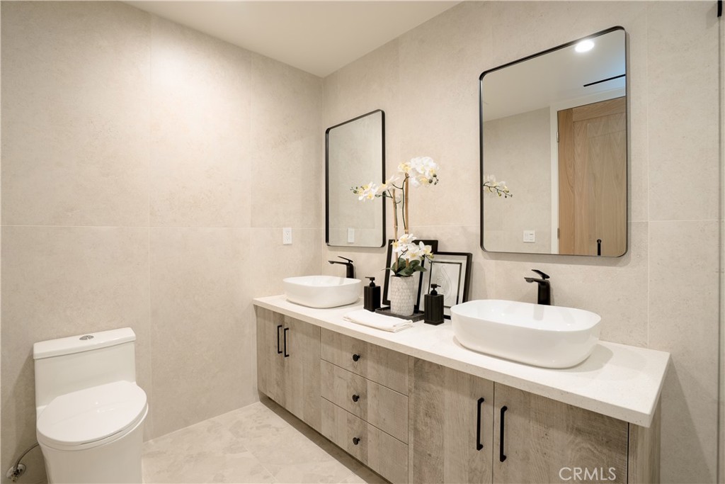100 S Doheny Drive 1105