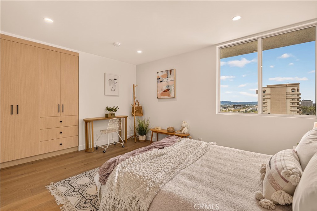 100 S Doheny Drive 1105