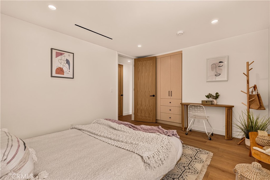 100 S Doheny Drive 1105