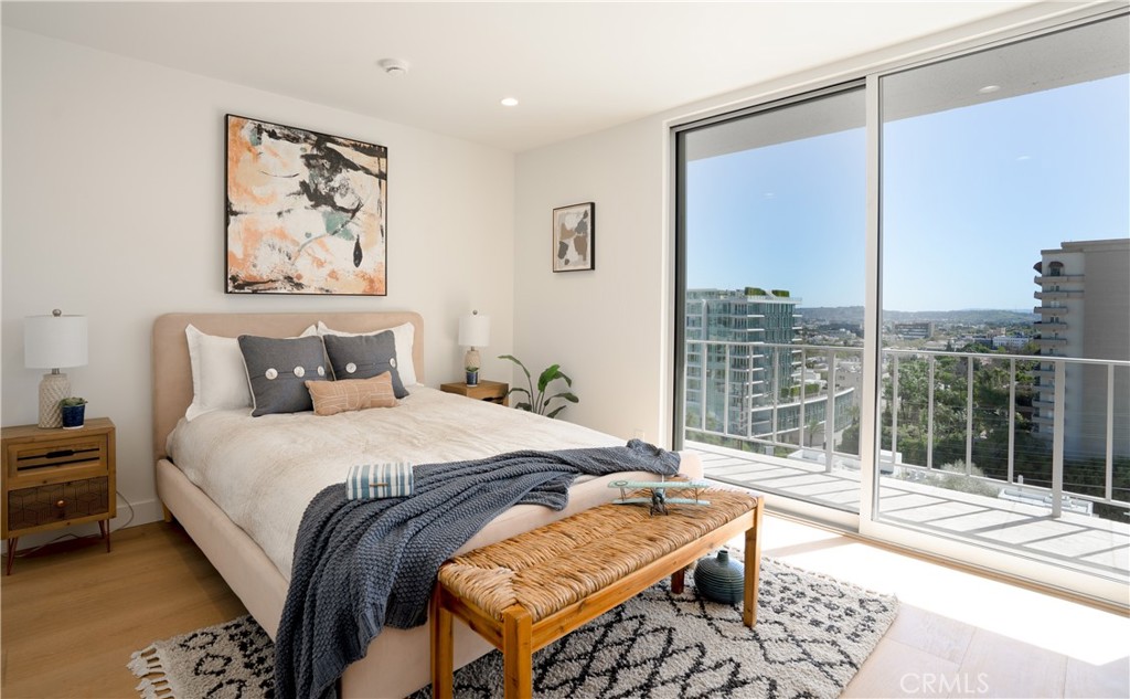 100 S Doheny Drive 1105