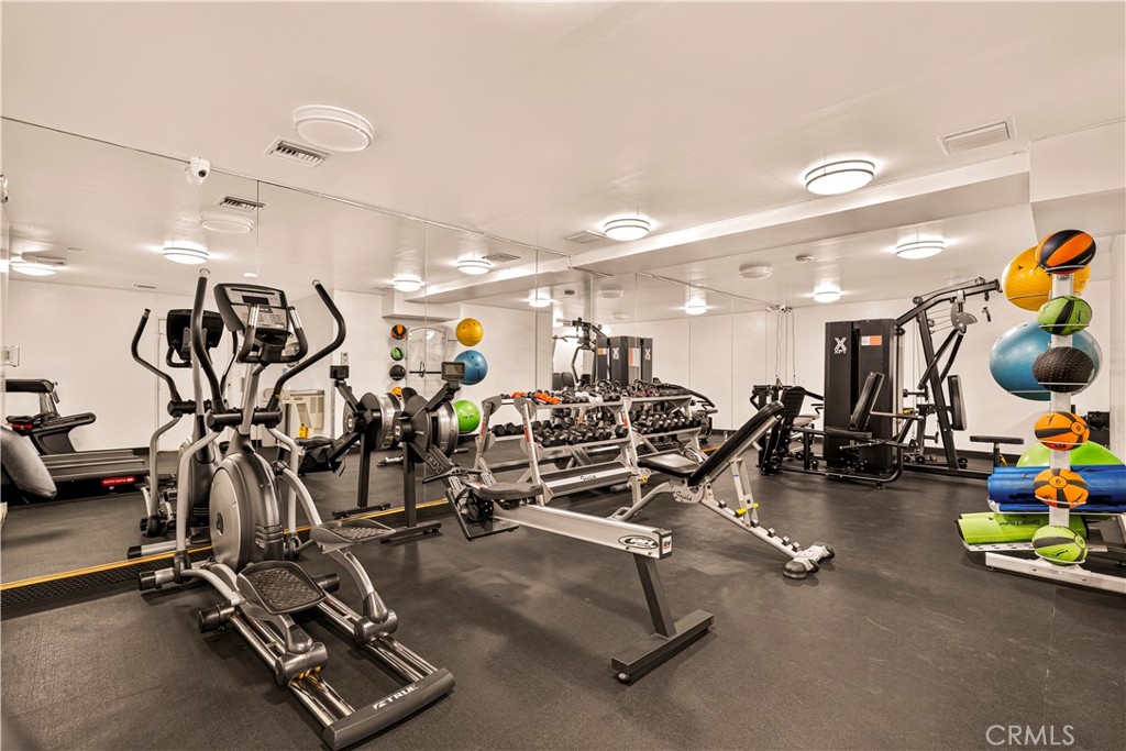 100 S Doheny Drive 1105