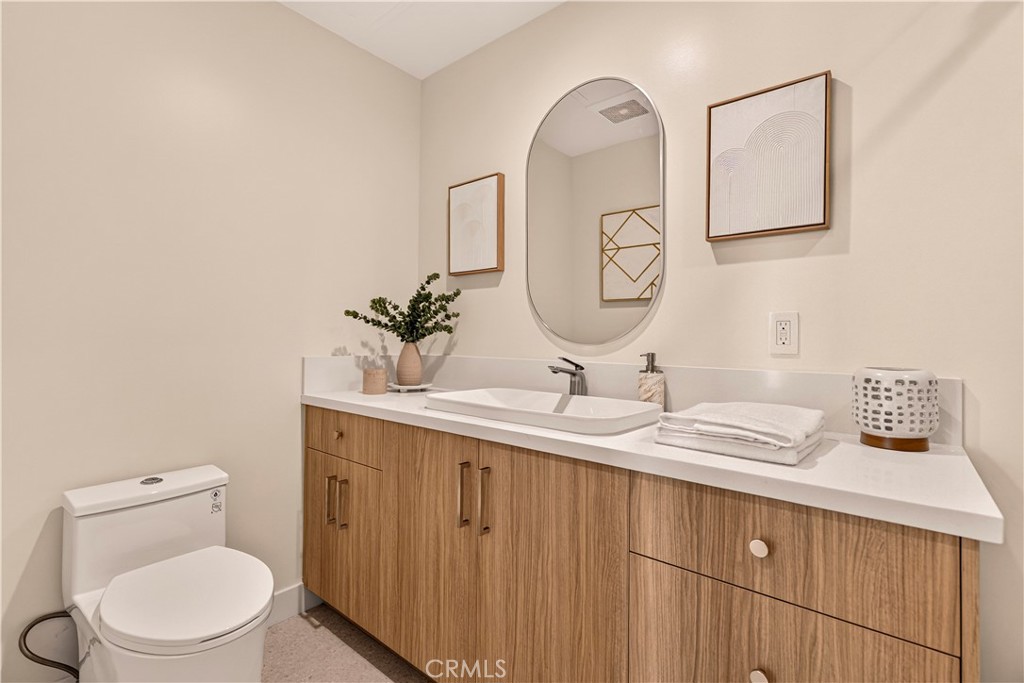 100 S Doheny Drive 1105