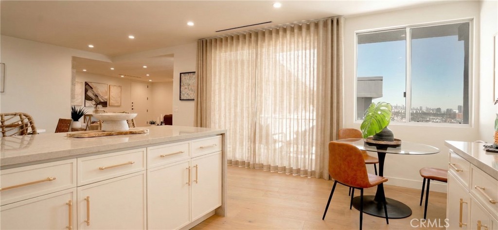 100 S Doheny Drive 1105