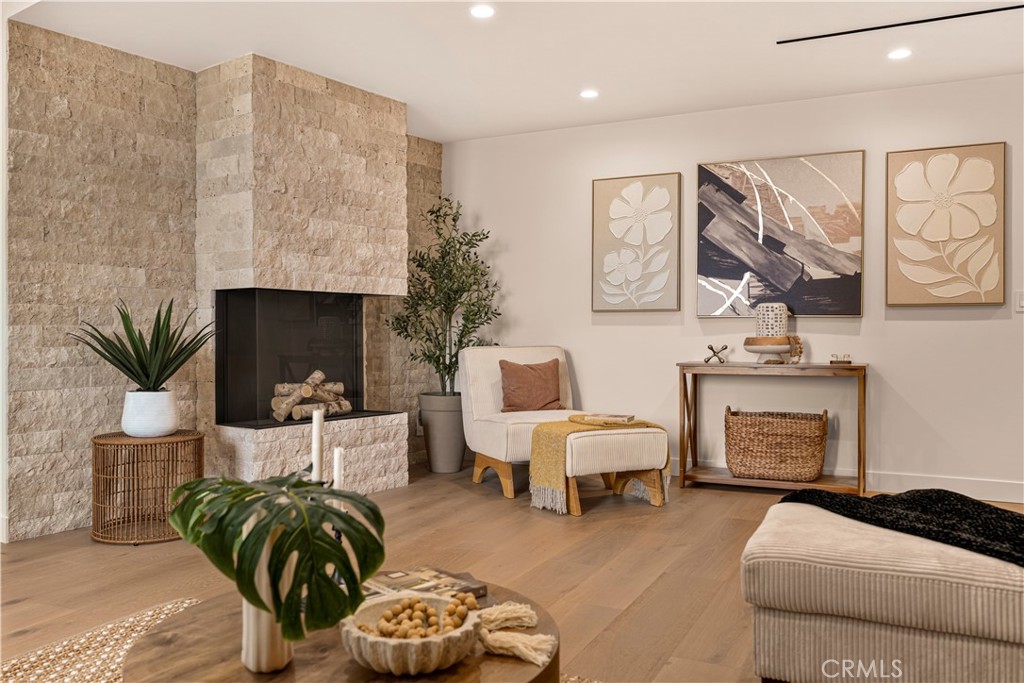 100 S Doheny Drive 1105