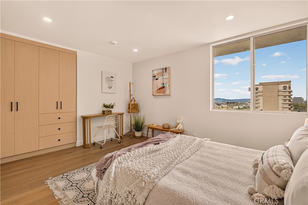 100 S Doheny Drive 1105