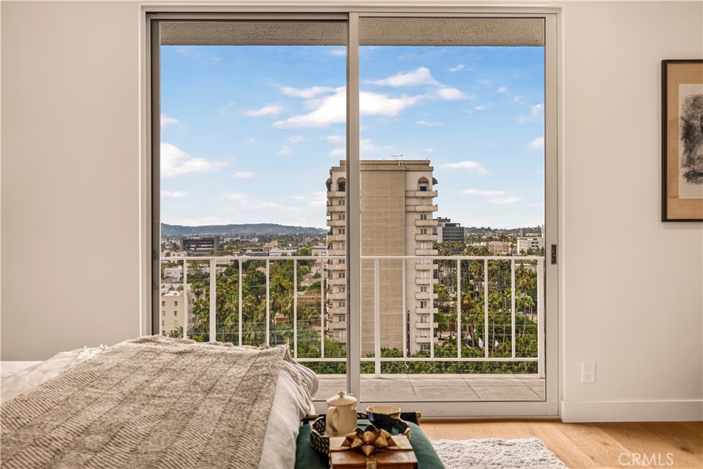 100 S Doheny Drive 1105