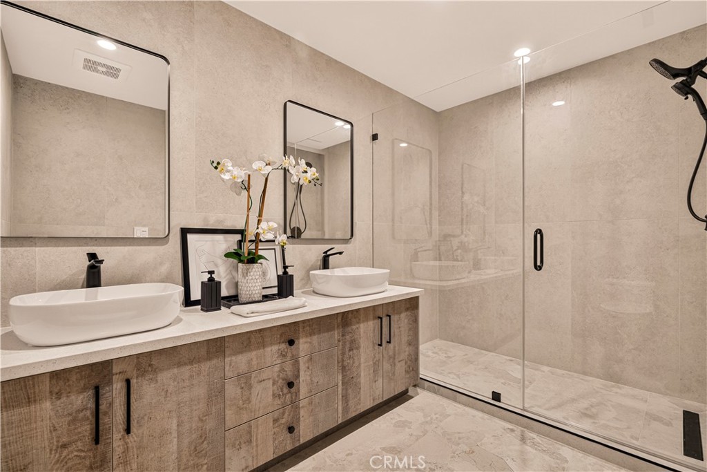 100 S Doheny Drive 1105