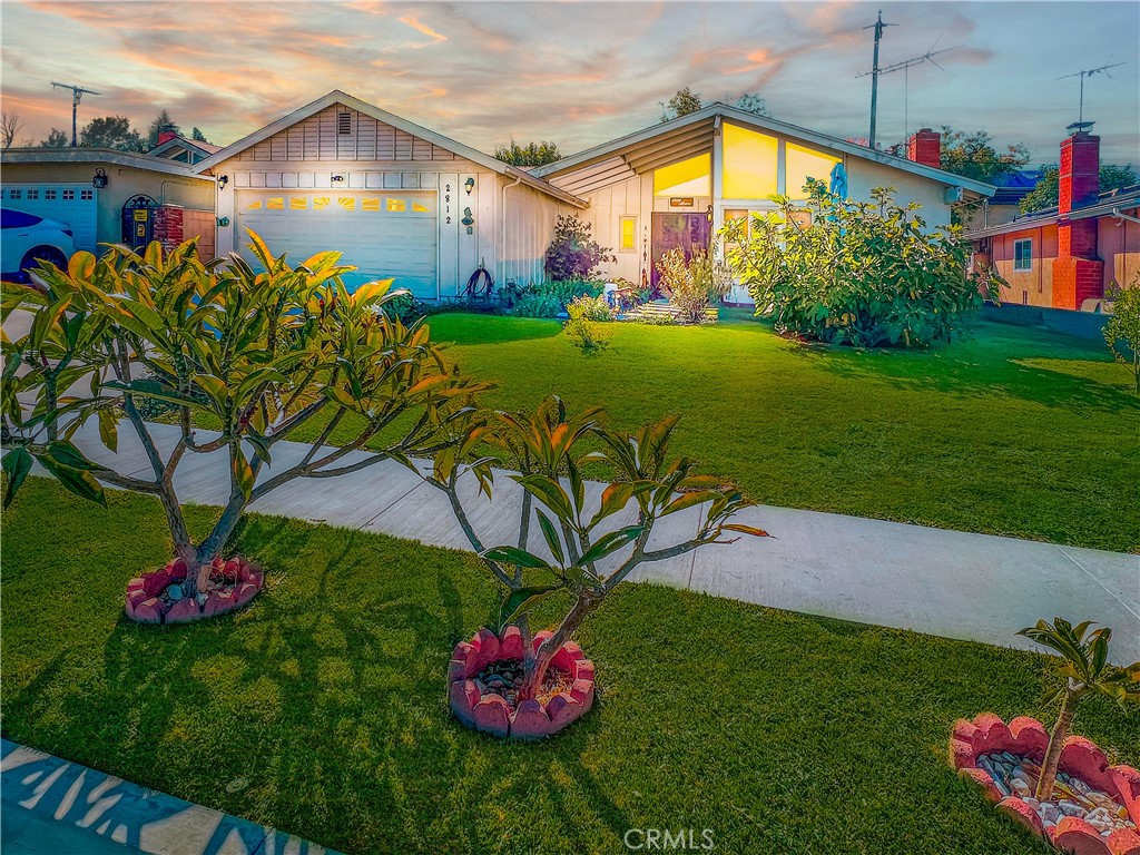 2812 E Valley View Avenue