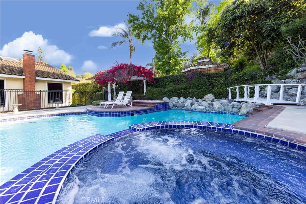 2993 E Hillside Drive