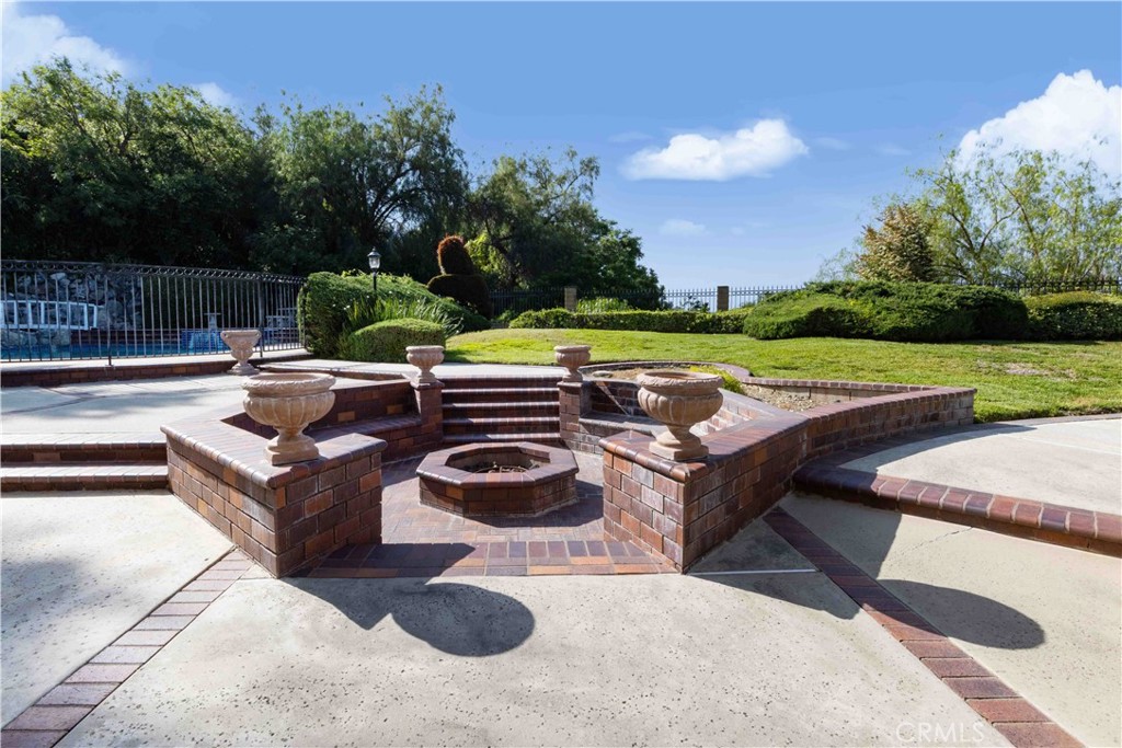 2993 E Hillside Drive