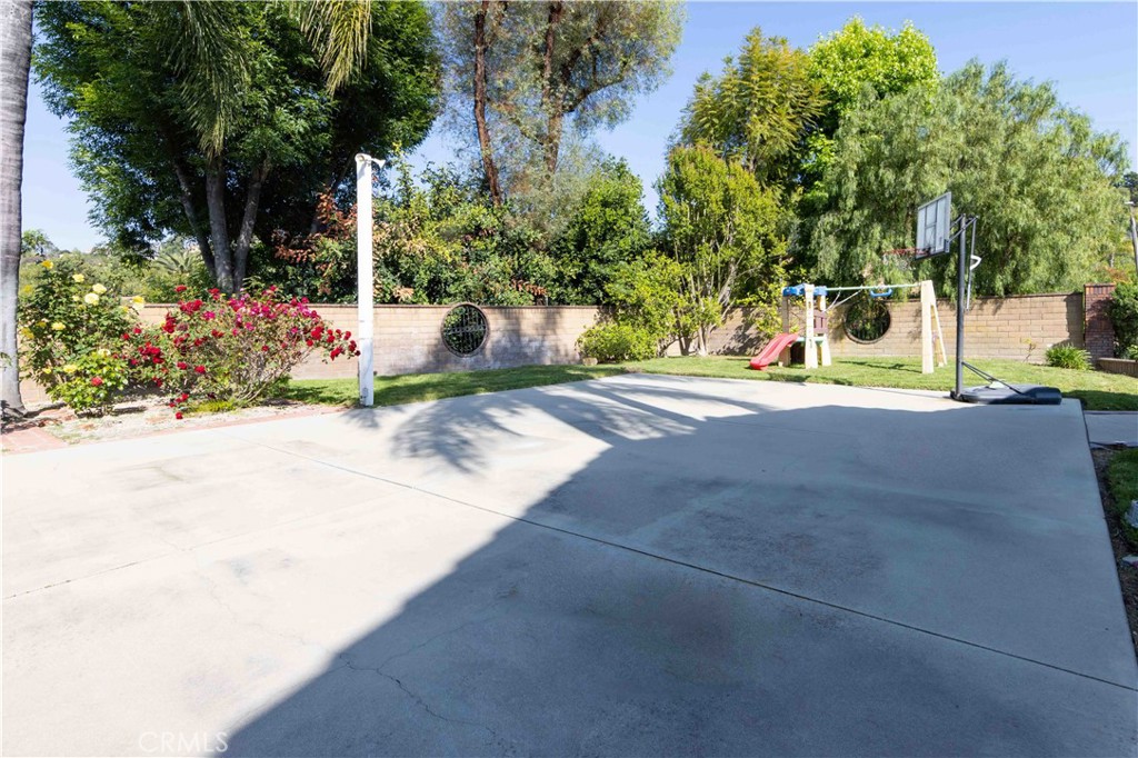 2993 E Hillside Drive