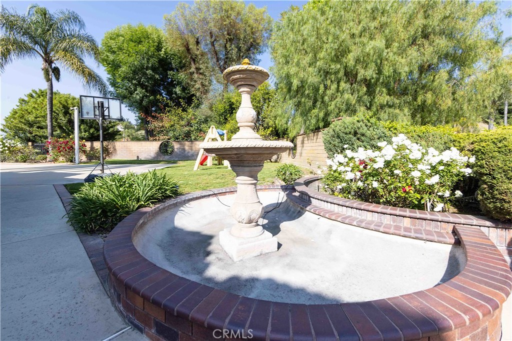 2993 E Hillside Drive