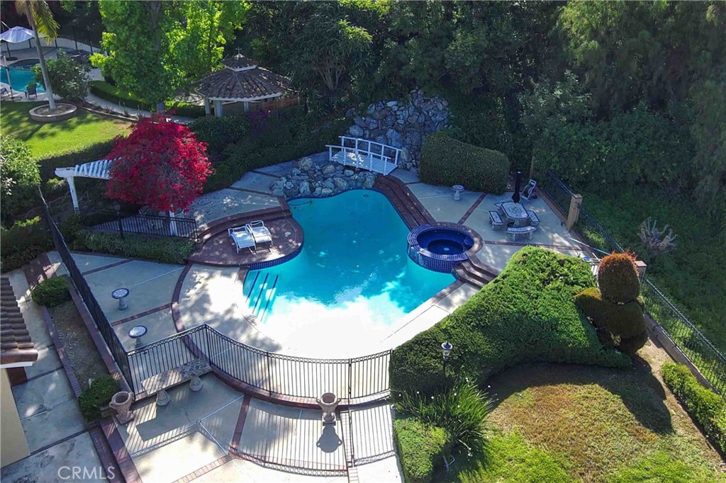 2993 E Hillside Drive