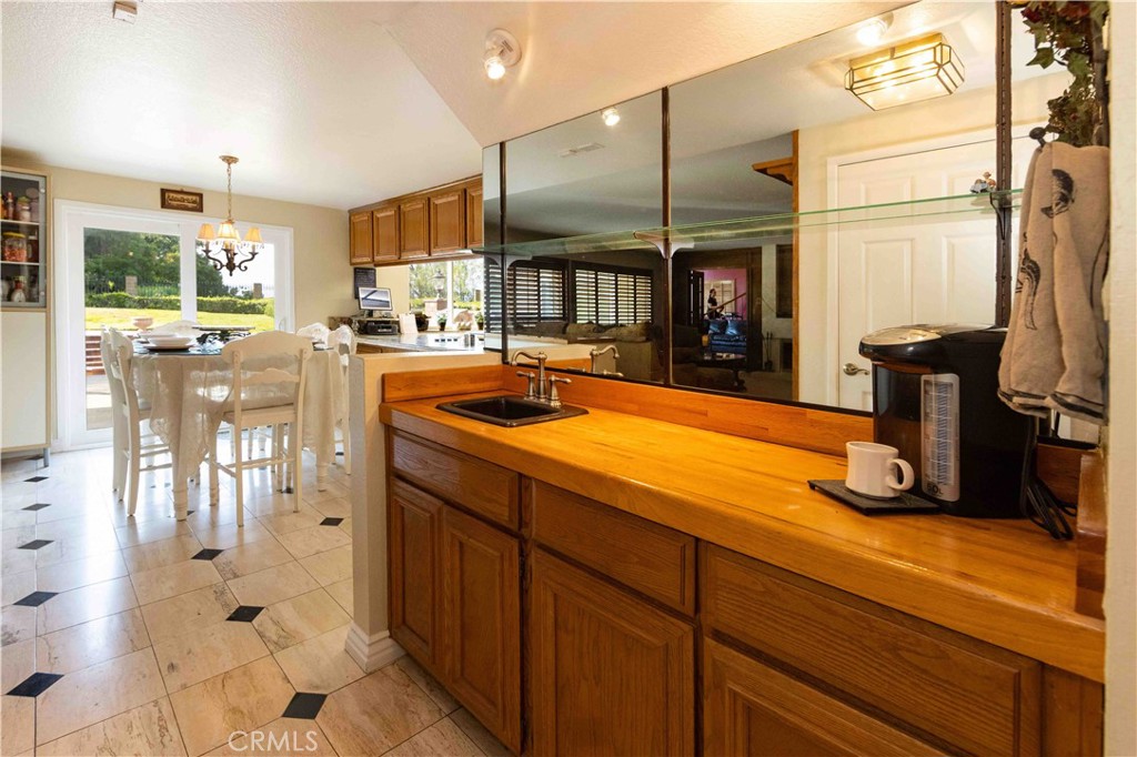 2993 E Hillside Drive