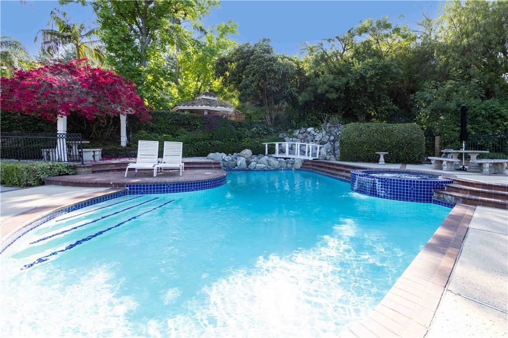 2993 E Hillside Drive