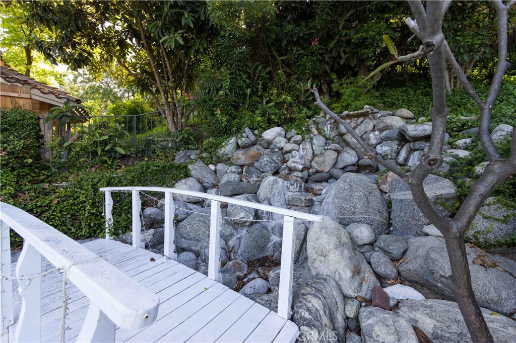 2993 E Hillside Drive