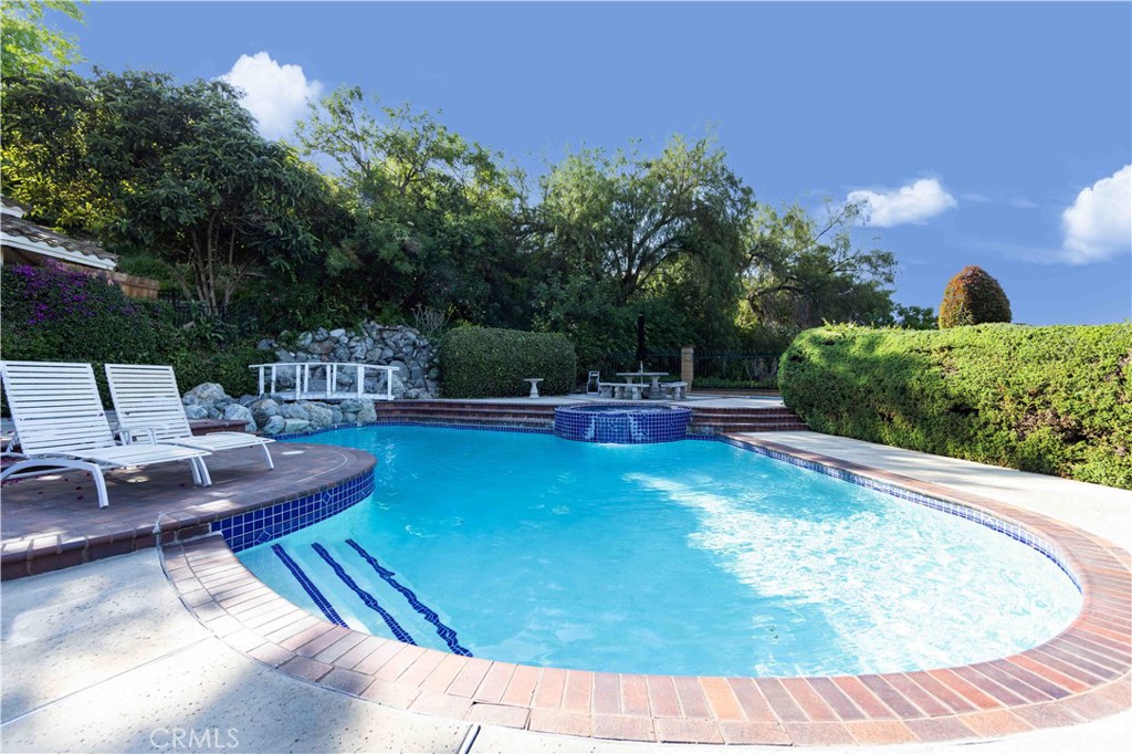 2993 E Hillside Drive