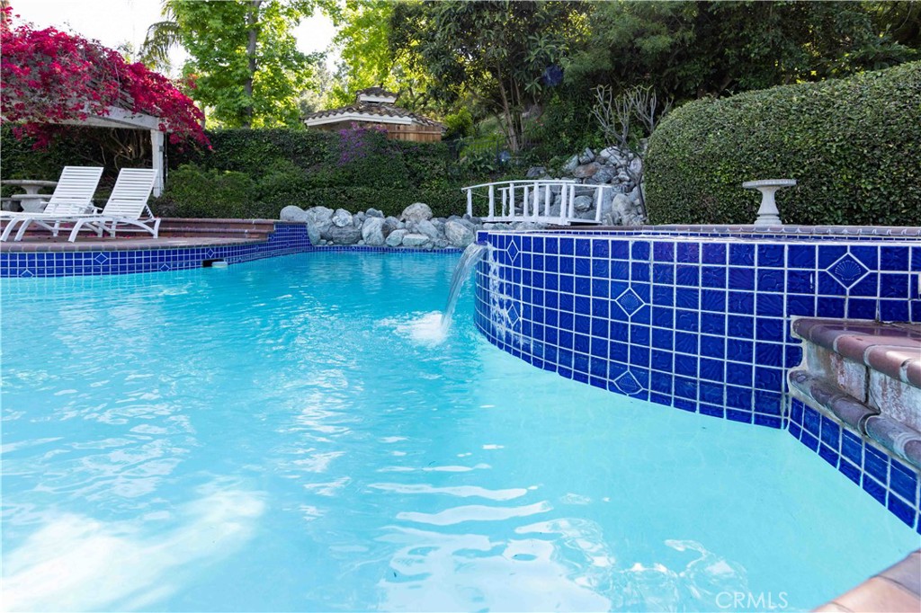 2993 E Hillside Drive