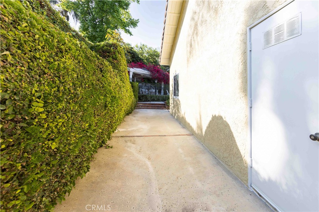 2993 E Hillside Drive