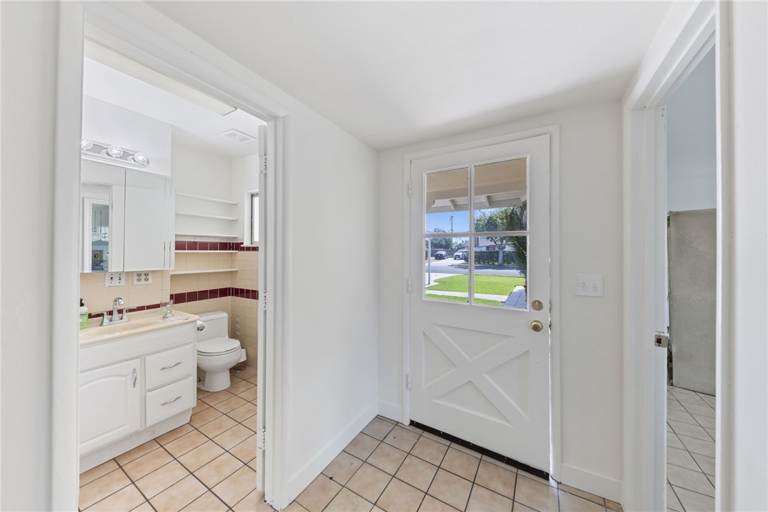 1631 S Conlon Avenue