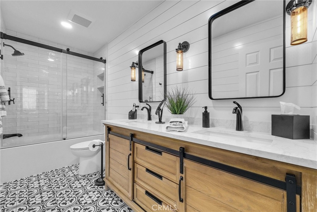 5520 Meadowbrook Court