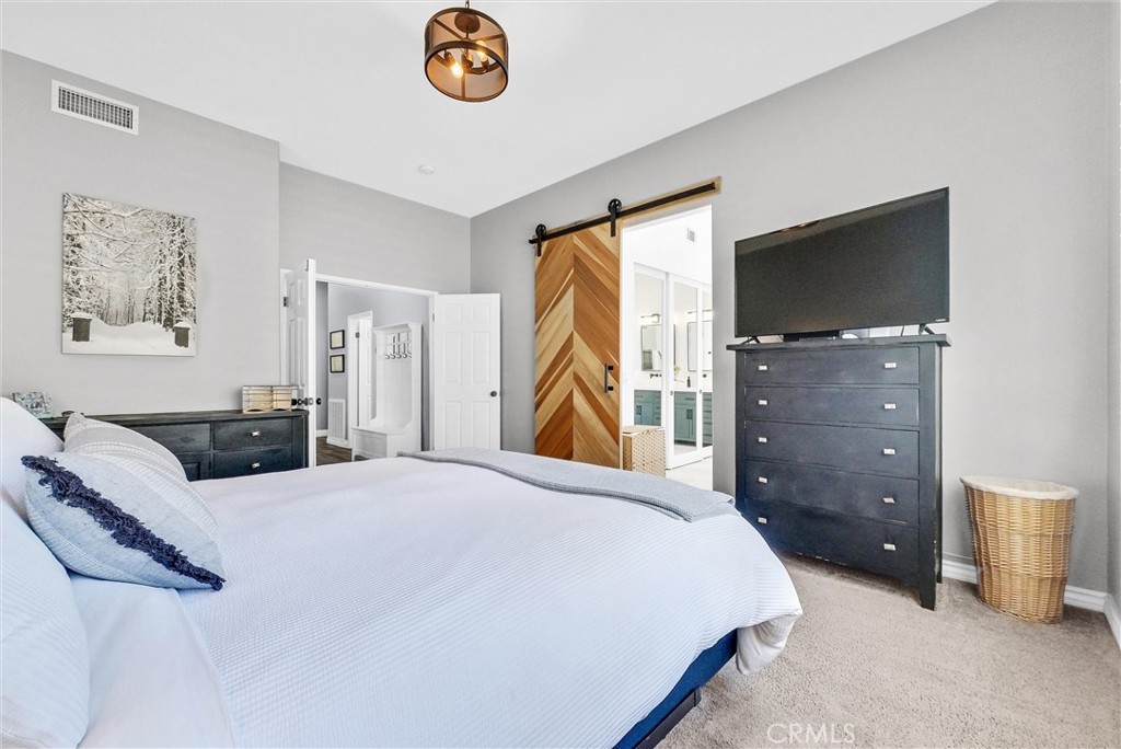 5520 Meadowbrook Court