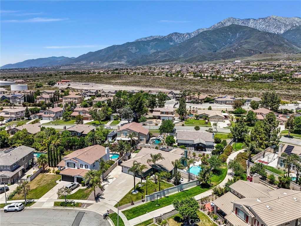 5520 Meadowbrook Court