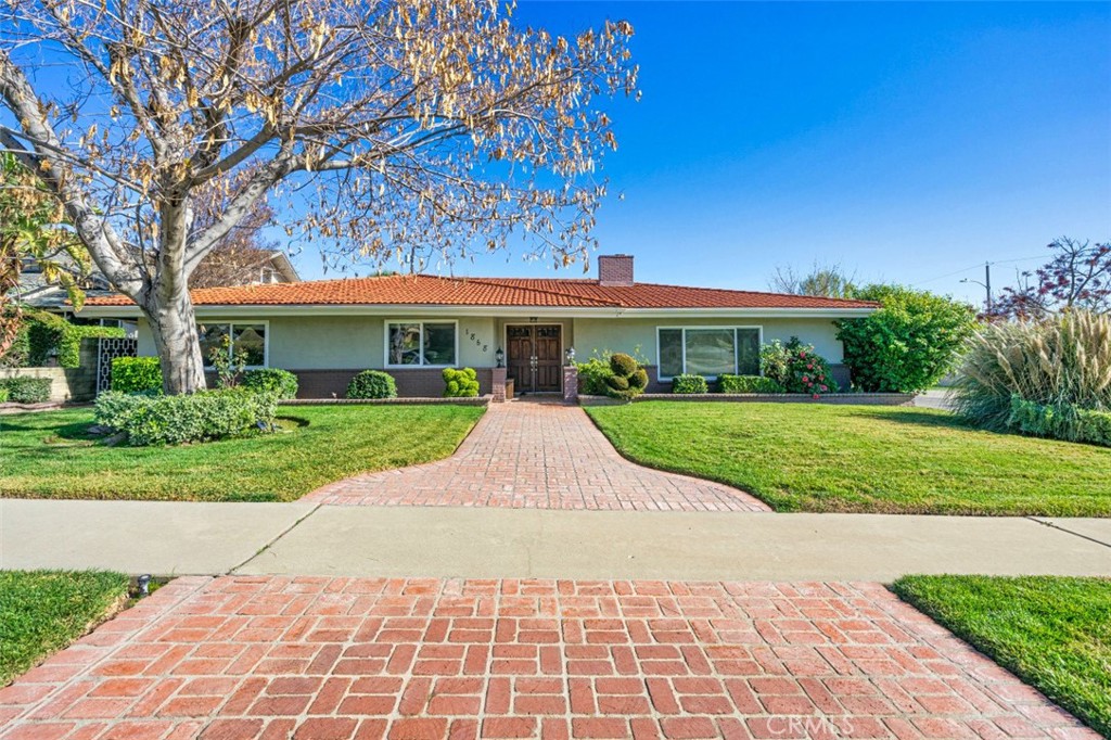 1868 Baxter Way