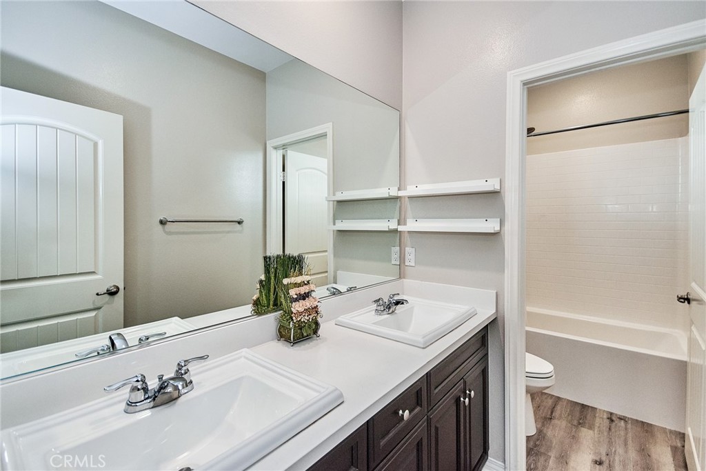 3267 E Yosemite Drive