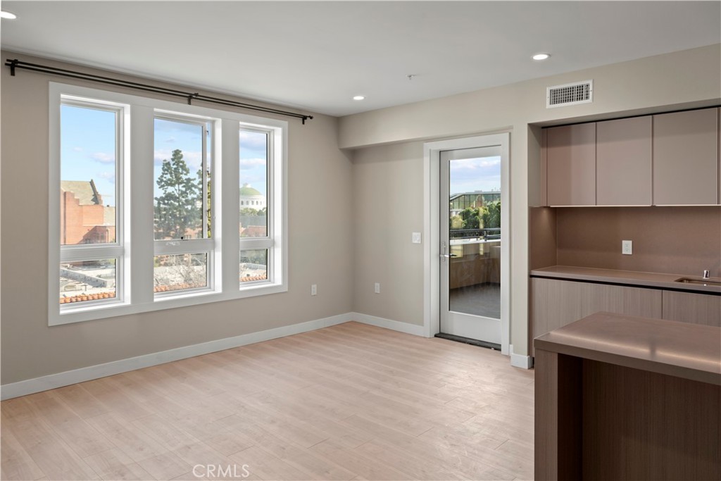 39 S Los Robles Avenue 3006