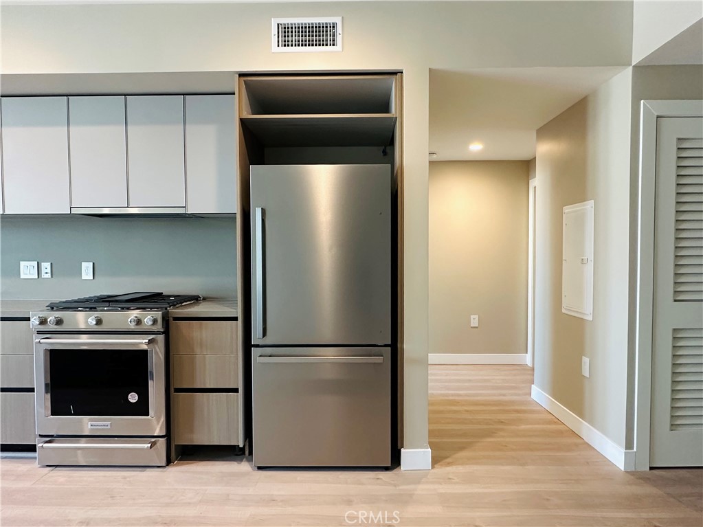 39 S Los Robles Avenue 3006