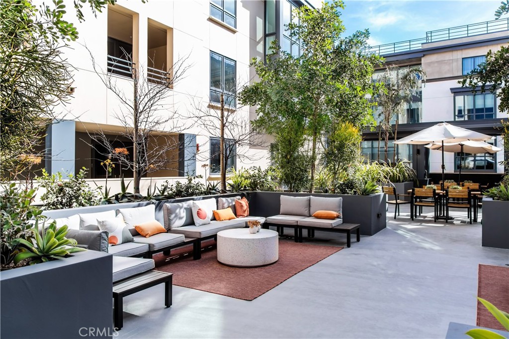 39 S Los Robles Avenue 3006