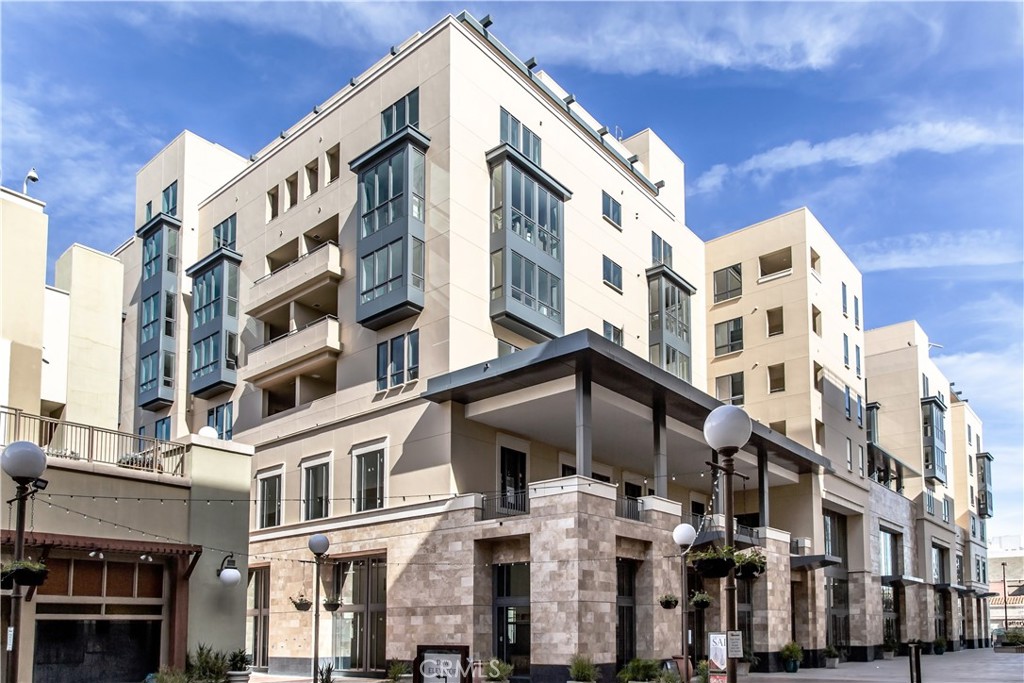 39 S Los Robles Avenue 3006