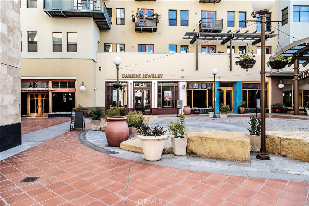 39 S Los Robles Avenue 3006